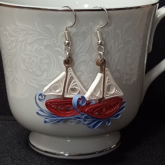 Paper Quilled Earrings - Picture 3 of 3